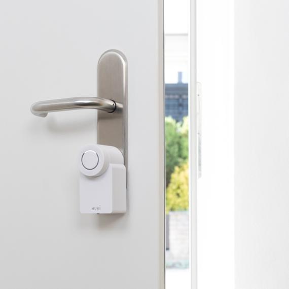 Nuki okoszár, Smart Lock 3.0  okosóra integrálhatósággal, fehér és fekete színben
